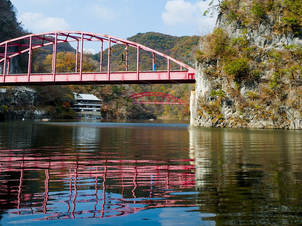 道の駅 182ステーション レンタルキャンピングカー：帝釈峡 神龍湖 オープンボート
